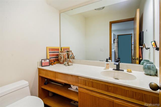 Builiding view twenty six for 2501 Doleman, West Bloomfield, MI. 48324