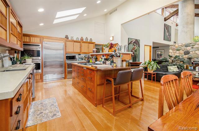 Builiding view twenty three for 2501 Doleman, West Bloomfield, MI. 48324