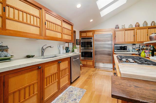 Builiding view twenty two for 2501 Doleman, West Bloomfield, MI. 48324