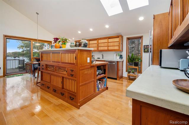 Builiding view twenty for 2501 Doleman, West Bloomfield, MI. 48324