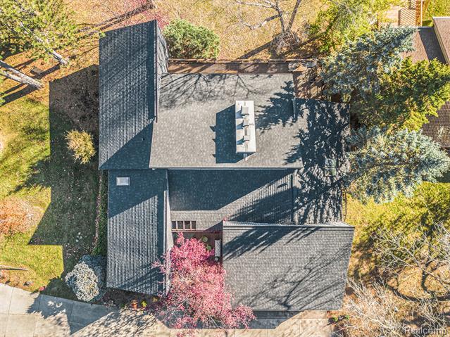 Builiding view two for 2501 Doleman, West Bloomfield, MI. 48324