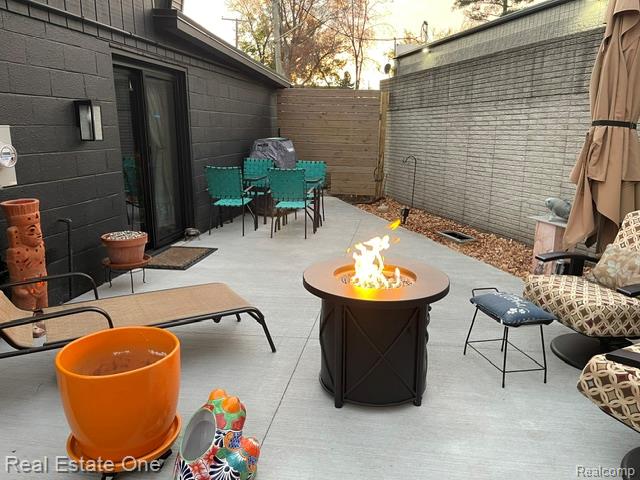 Builiding view seventeen for 3202 Pridham, Keego Harbor, MI. 48320