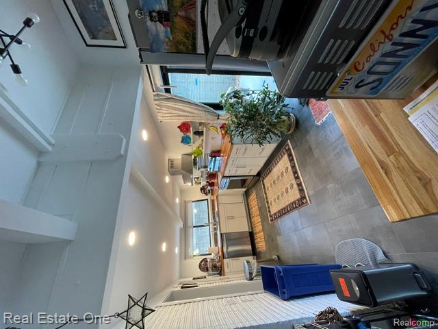 Builiding view ten for 3202 Pridham, Keego Harbor, MI. 48320