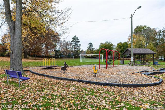 Builiding view twenty one for 3202 Pridham, Keego Harbor, MI. 48320