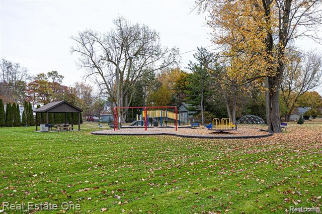 Builiding view twenty two for 3202 Pridham, Keego Harbor, MI. 48320