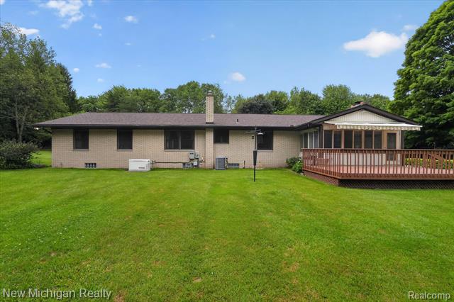 Builiding view forty six for 1325 Pine Grove, Milford, MI. 48381
