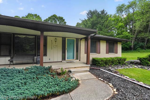 Builiding view four for 1325 Pine Grove, Milford, MI. 48381