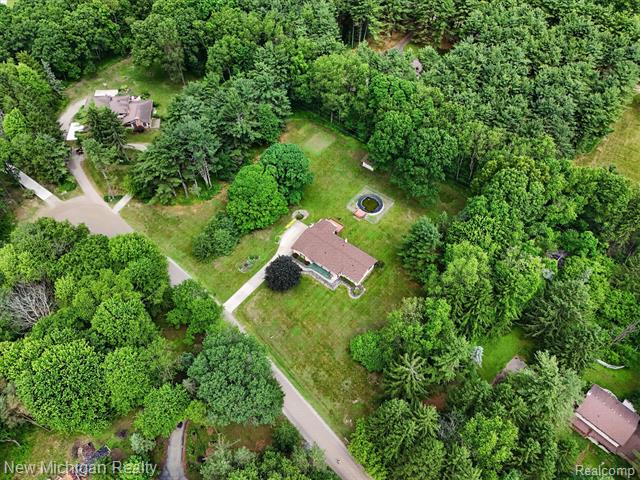 Builiding view sixty seven for 1325 Pine Grove, Milford, MI. 48381