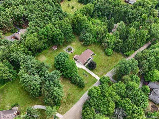 Builiding view sixty six for 1325 Pine Grove, Milford, MI. 48381