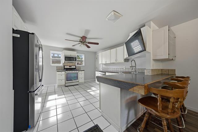 Builiding view eight for 2329 Fordham, Keego Harbor, MI. 48320