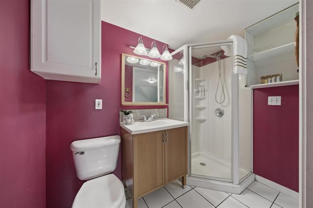 Builiding view eighteen for 2329 Fordham, Keego Harbor, MI. 48320