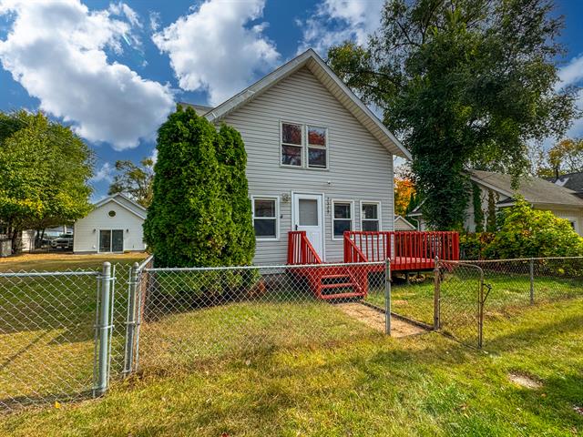 Builiding view one for 2329 Fordham, Keego Harbor, MI. 48320