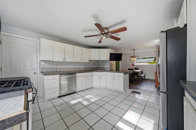 Builiding view seven for 2329 Fordham, Keego Harbor, MI. 48320