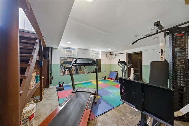 Builiding view twenty two for 2329 Fordham, Keego Harbor, MI. 48320