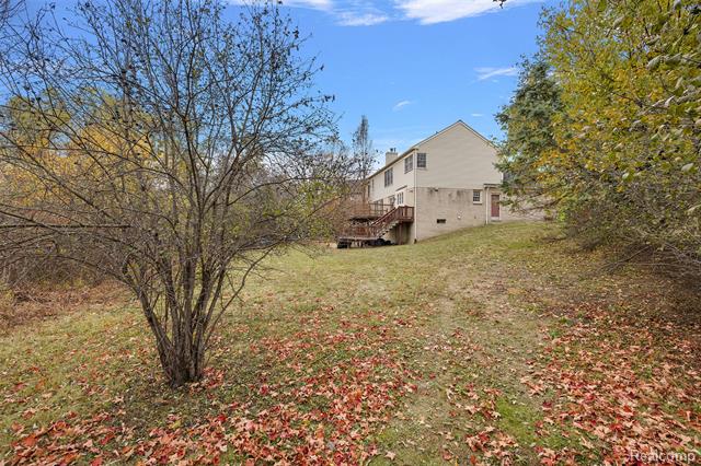 Builiding view forty two for 5699 Applegrove, West Bloomfield, MI. 48324