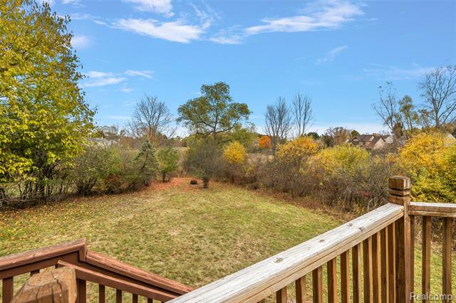 Builiding view forty for 5699 Applegrove, West Bloomfield, MI. 48324