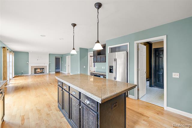 Builiding view seven for 5699 Applegrove, West Bloomfield, MI. 48324