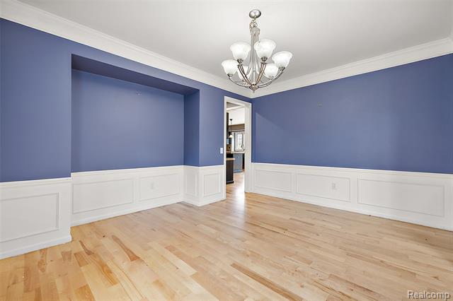 Builiding view ten for 5699 Applegrove, West Bloomfield, MI. 48324