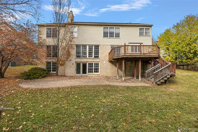 Builiding view thirty eight for 5699 Applegrove, West Bloomfield, MI. 48324