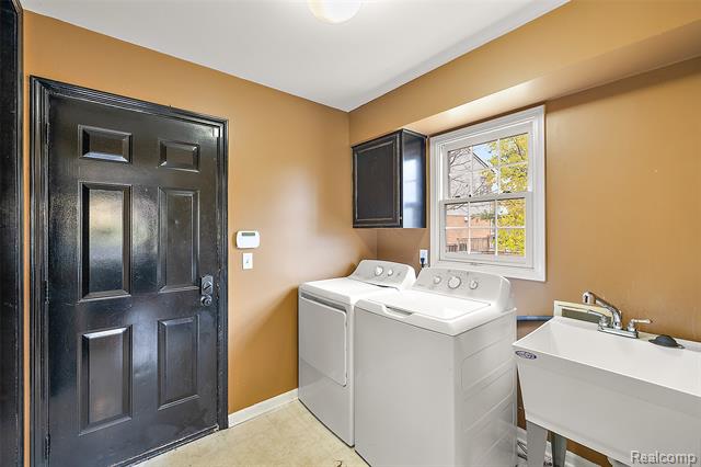 Builiding view thirty six for 5699 Applegrove, West Bloomfield, MI. 48324