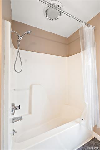 Builiding view twenty four for 5699 Applegrove, West Bloomfield, MI. 48324