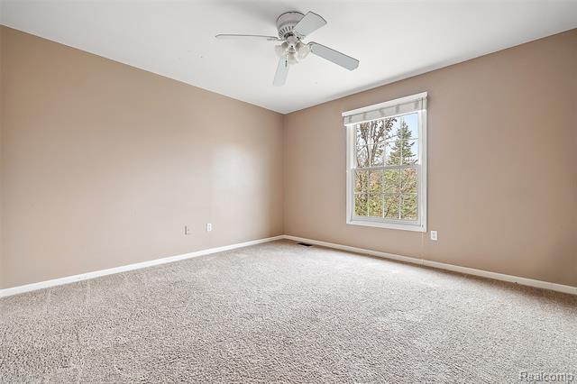 Builiding view twenty seven for 5699 Applegrove, West Bloomfield, MI. 48324