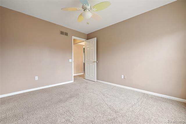 Builiding view twenty two for 5699 Applegrove, West Bloomfield, MI. 48324