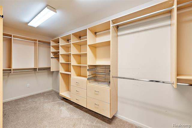 Builiding view twenty for 5699 Applegrove, West Bloomfield, MI. 48324