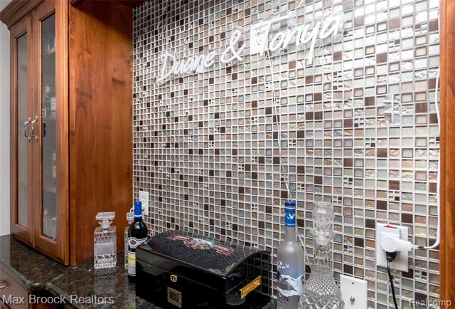 Builiding view fifty nine for 6157 Lochmore, Commerce Township, MI. 48382