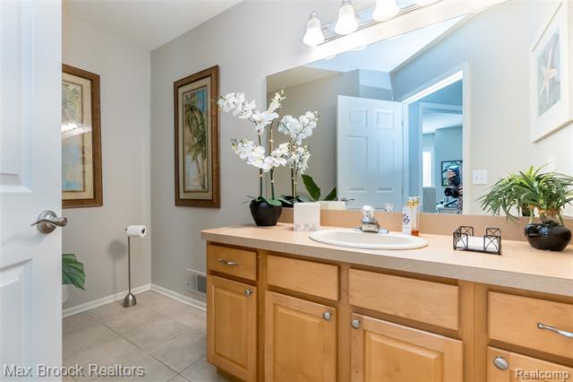 Builiding view nine for 6157 Lochmore, Commerce Township, MI. 48382