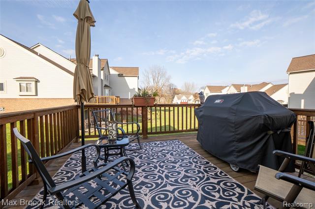 Builiding view sixty seven for 6157 Lochmore, Commerce Township, MI. 48382