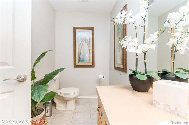 Builiding view ten for 6157 Lochmore, Commerce Township, MI. 48382