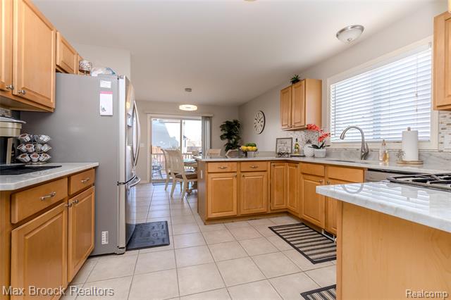 Builiding view twenty four for 6157 Lochmore, Commerce Township, MI. 48382