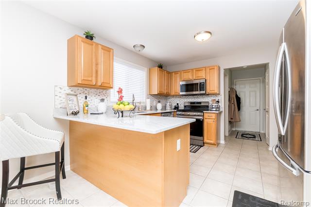 Builiding view twenty for 6157 Lochmore, Commerce Township, MI. 48382