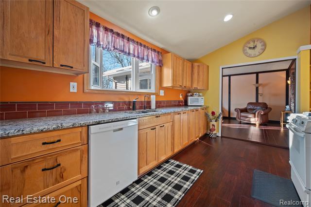 Builiding view eleven for 369 Muskoka, Commerce Township, MI. 48382