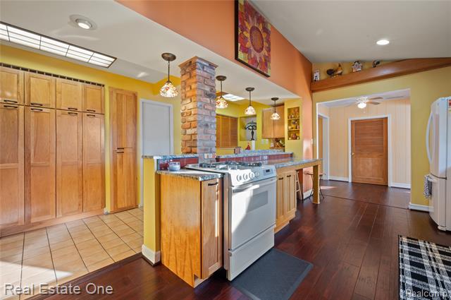 Builiding view fifteen for 369 Muskoka, Commerce Township, MI. 48382