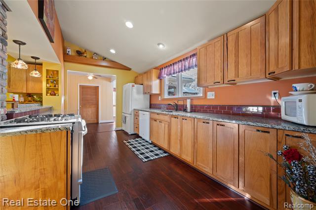 Builiding view fourteen for 369 Muskoka, Commerce Township, MI. 48382