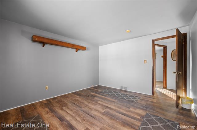 Builiding view thirty five for 369 Muskoka, Commerce Township, MI. 48382