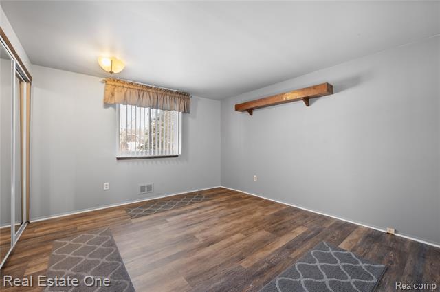 Builiding view thirty four for 369 Muskoka, Commerce Township, MI. 48382