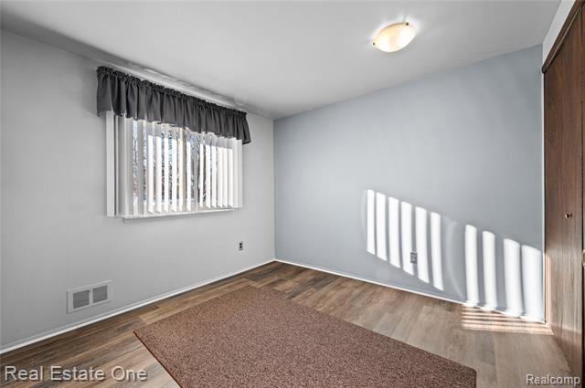 Builiding view thirty one for 369 Muskoka, Commerce Township, MI. 48382