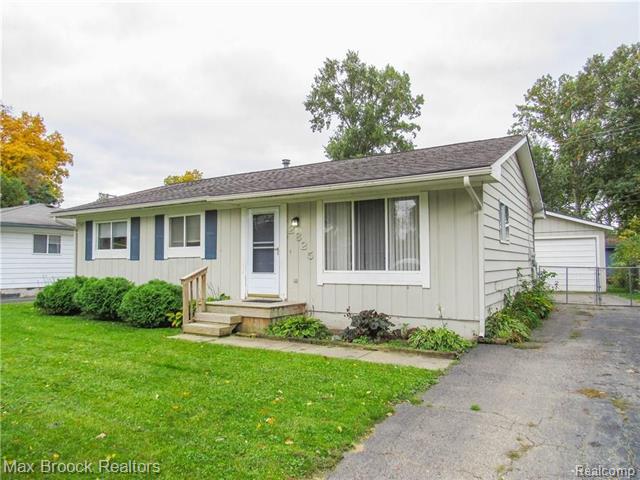 front view for 2825 Wall St, Keego Harbor, Mi. 48320