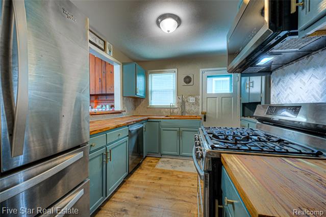 Builiding view fourteen for 8421 Lagoon, Commerce Township, MI. 48382