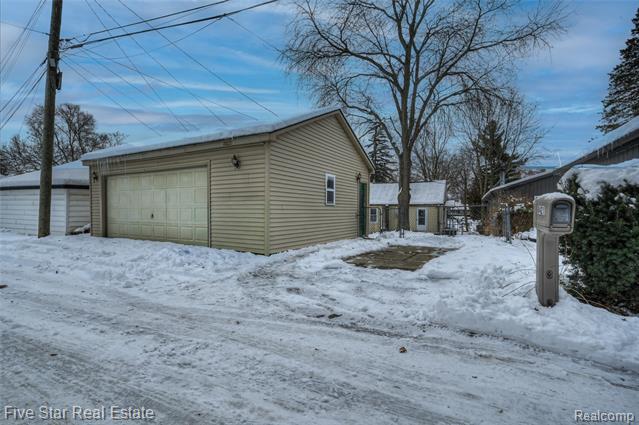 Builiding view thirty eight for 8421 Lagoon, Commerce Township, MI. 48382