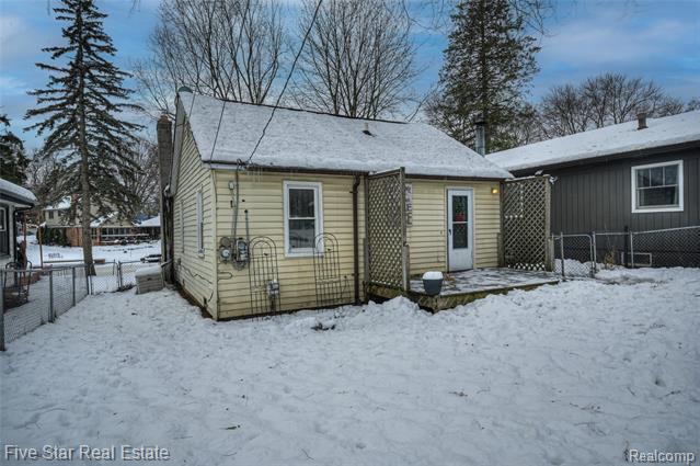 Builiding view thirty five for 8421 Lagoon, Commerce Township, MI. 48382