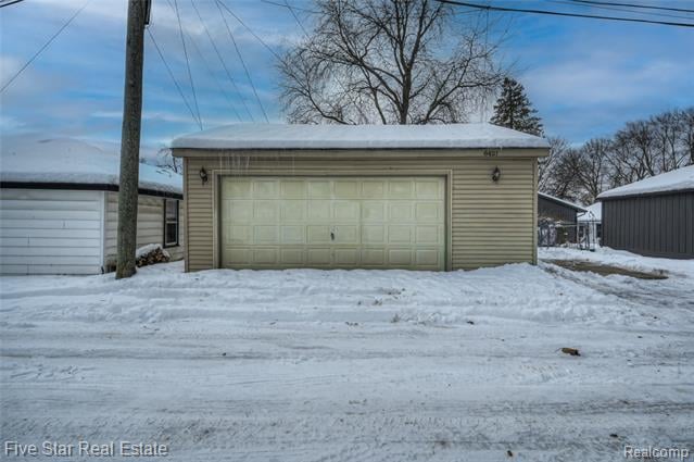 Builiding view thirty nine for 8421 Lagoon, Commerce Township, MI. 48382