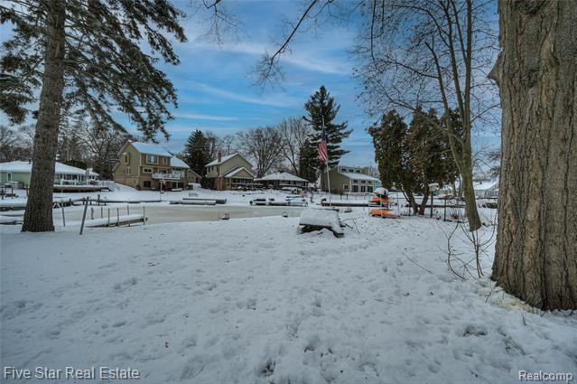 Builiding view thirty one for 8421 Lagoon, Commerce Township, MI. 48382