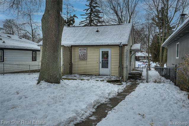 Builiding view thirty seven for 8421 Lagoon, Commerce Township, MI. 48382