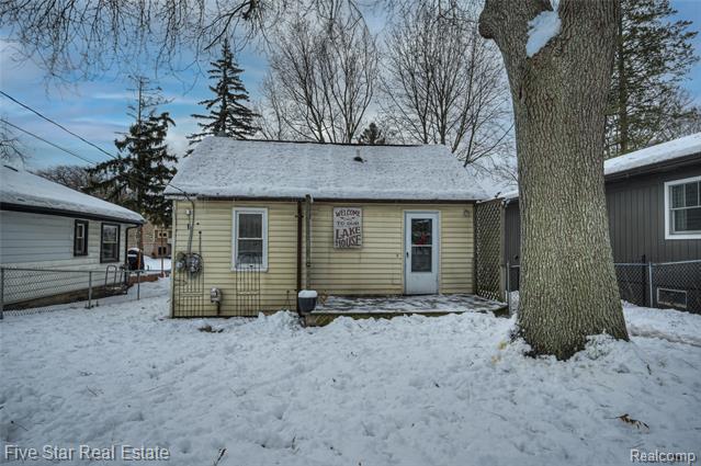 Builiding view thirty six for 8421 Lagoon, Commerce Township, MI. 48382