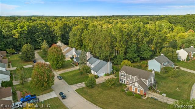 Builiding view thirty five for 1753 Dawncrest, West Bloomfield, MI. 48324