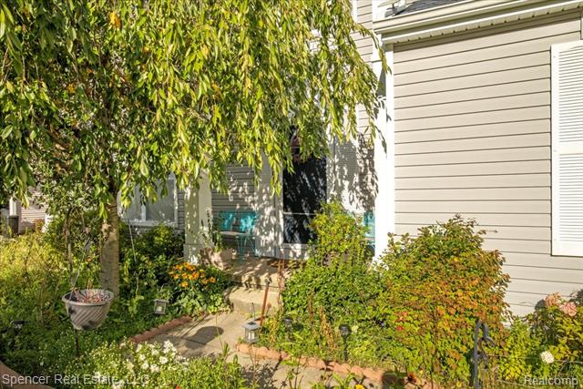 Builiding view thirty four for 1753 Dawncrest, West Bloomfield, MI. 48324